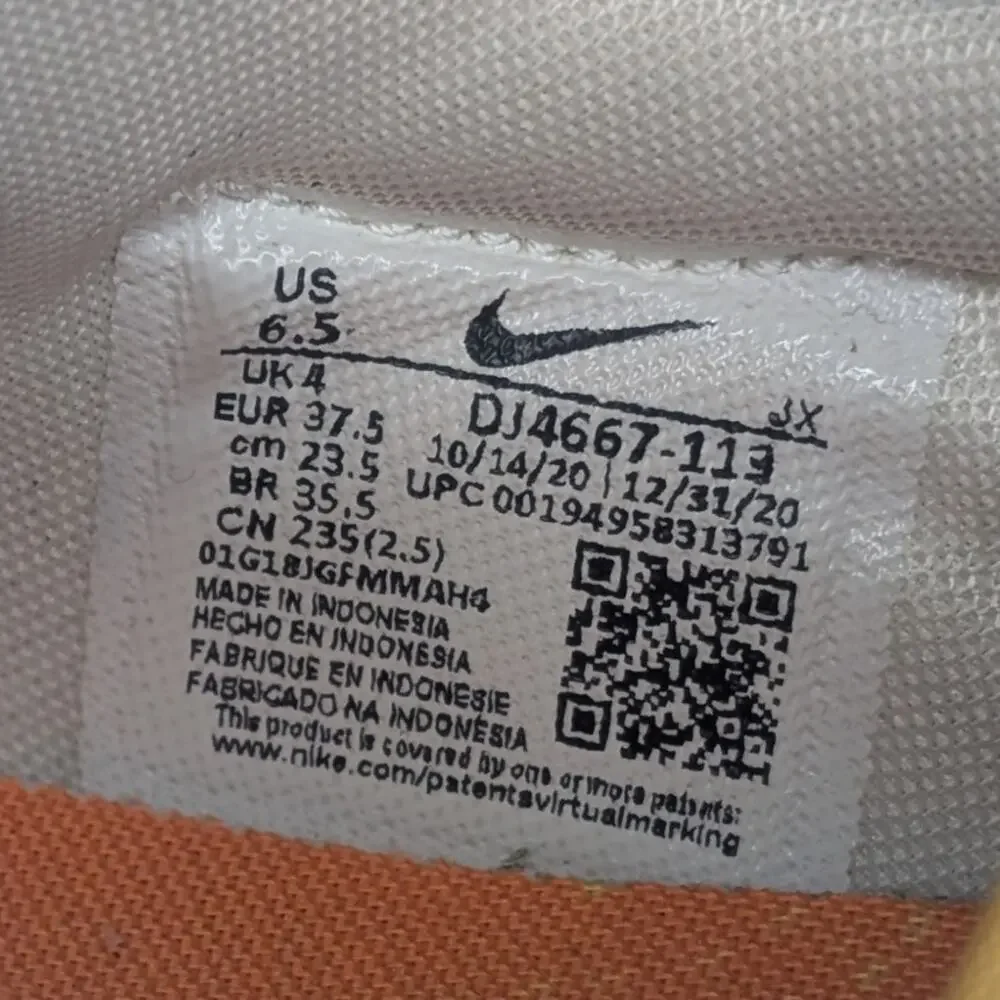 Nike Women's Daybreak Sneakers Paisley Swoosh Pale Ivory Magma Orange, Size 6.5